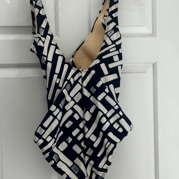 Miraclesuit Estilo Swimsuit – Navy/White, Tummy Control, Glam V-Neck - Size 12 - Picture 6 of 15